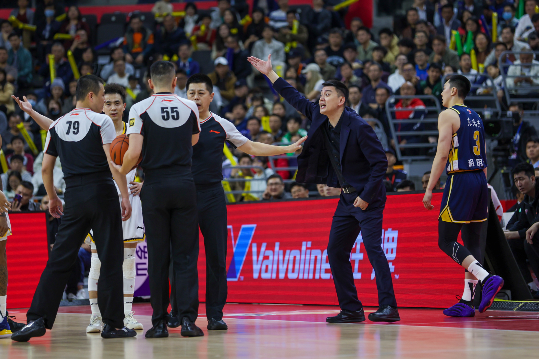 关于CBA季后赛转会期再迎强敌，洛杉矶快船止住颓势，主帅态度：震撼外界，临场指挥获称赞的信息